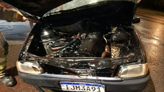Santa Rosa/RS - Carro de ex-vereador de Independência pega fogo 