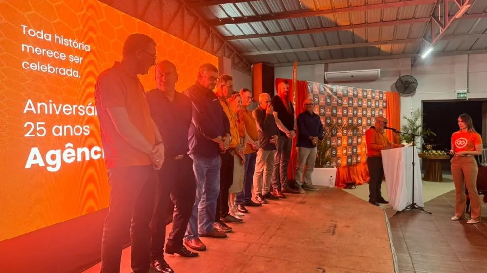Tenente Portela/RS - Cresol Raiz celebra 25 anos de atuação no município com jantar e homenagens