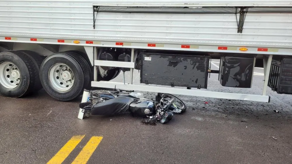 Motociclista fica ferido em queda na BR 470