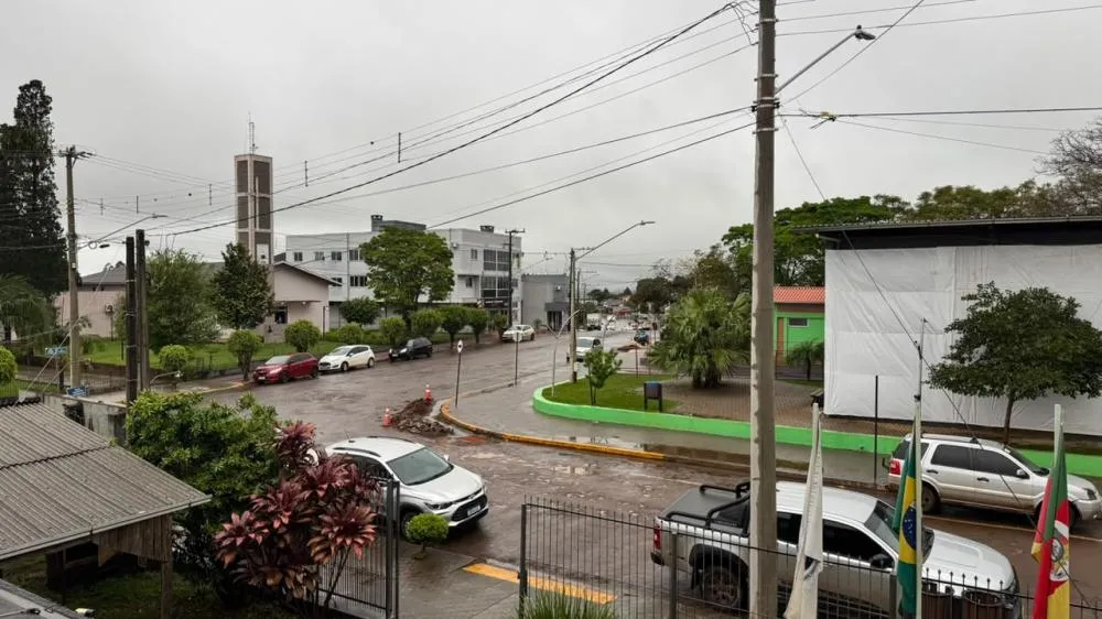 Ciclone avança e leva tempestades, granizo e ventania ao Rio Grande do Sul