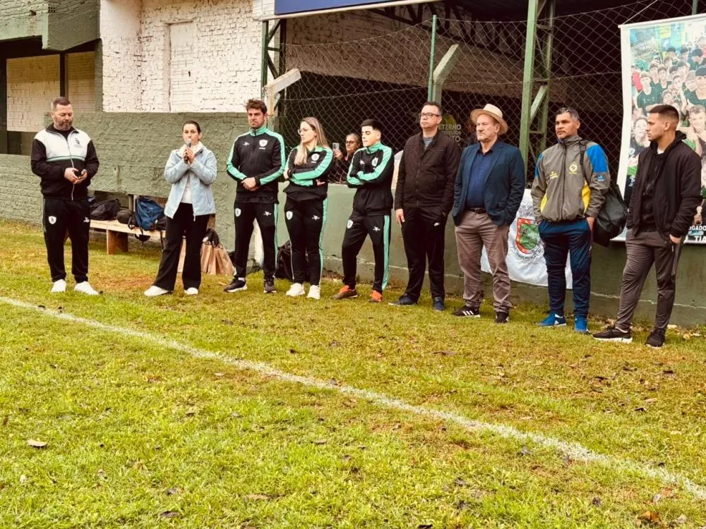 Bola rolando para a 4ª Copa CER Miraguai de categorias de base
