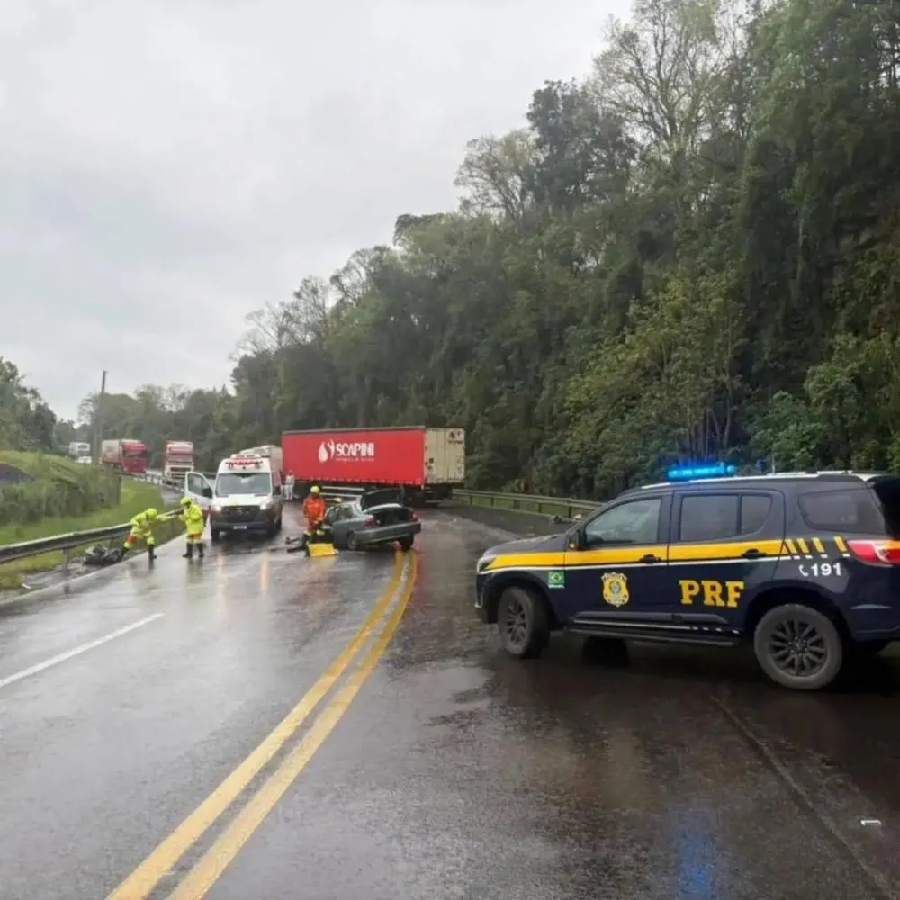 Colisão frontal deixa motorista gravemente ferido na BR-386