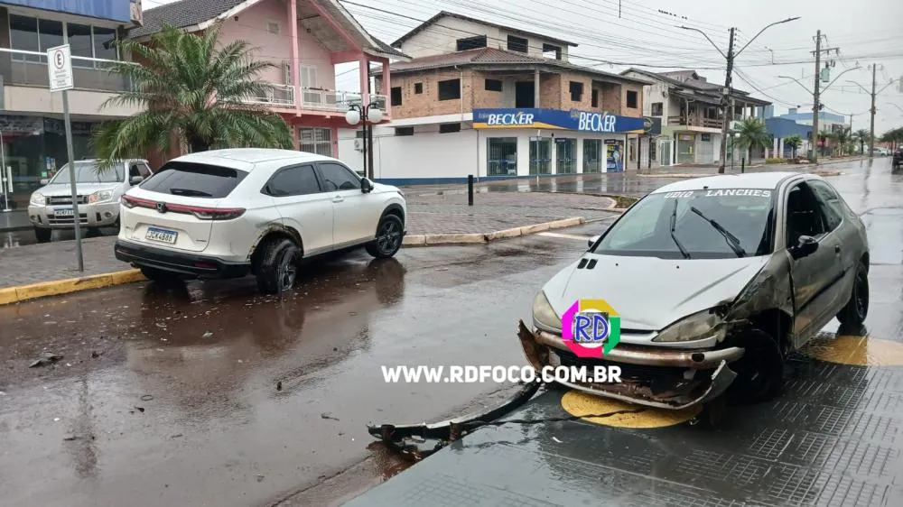 Acidente deixa dois veículos com danos de grande monta em Redentora